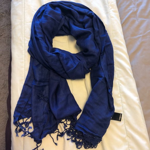 Le Chateau Shawl/Scarf/Wrap/Pashmina Style - Picture 1 of 6